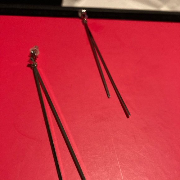 TOCARA. TINA. Stainless steel rods. Post earrings - Picture 2 of 2